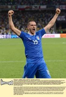 FUSSBALL EUROPAMEISTERSCHAFT 2012 VIERTELFINALE England - Italien 24.06.2012 Leonardo Bonucci (Italien) jubelt über den Einzug in das Halbfinale 