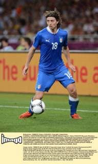 FUSSBALL EUROPAMEISTERSCHAFT 2012 VIERTELFINALE England - Italien 24.06.2012 Riccardo Montolivo (Italien) Einzelaktion am Ball 
