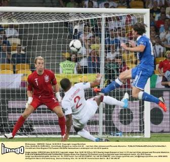 Kiew, 24.06.2012, EURO 2012, Viertelfinale, England vs. Italien 2:4 i.E. - Joe Hart, Glen Johnson und Riccardo Montolivo - 