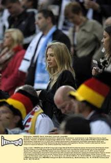 22.06.2012, Fussball Europameisterschaft 2012, Viertelfinale, Deutschland - Griechenland, in der PGE-Arena Danzig. Sarah Brandner, Freundin von Bastian Schweinsteiger (GER) auf der Tribüne.