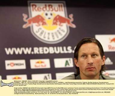 FUSSBALL - RBS, PK, Trainerpräsentation SALZBURG,AUSTRIA,25.JUN.12 - FUSSBALL - tipp3 Bundesliga powered by T-Mobile, Red Bull Salzburg, Pressekonferenz, Präsentation des neuen Trainers Roger Schmidt und von Sportdirektor Ralf Rangnick. Bild zeigt Trainer Roger Schmidt (RBS). 