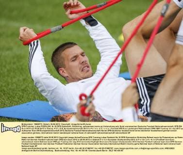 DFB-Training: Lukas PODOLSKI, Nr.10 DFB Gymnastik, Stretching, aufwaermen,warm-up,Vorbereitung aufs Spiel,warmmachen Deutsche Fussball Nationalmannschaft, DFB EM Euro 2012 am 25.06.2012 in Danzig, P O L E N, Europameisterschaft 2012 in P o l e n, U k r a i n e