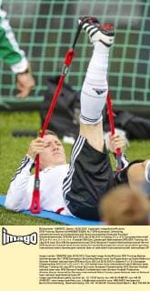 DFB-Training: Bastian SCHWEINSTEIGER, Nr.7 DFB Gymnastik, Stretching, aufwaermen,warm-up,Vorbereitung aufs Spiel,warmmachen Deutsche Fussball Nationalmannschaft, DFB EM Euro 2012 am 25.06.2012 in Danzig, P O L E N, Europameisterschaft 2012 in P o l e n, U k r a i n e