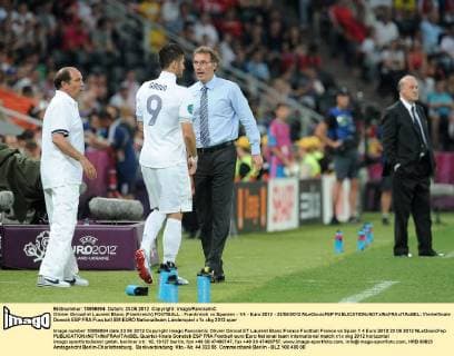 Olivier Giroud et Laurent Blanc (Frankreich) FOOTBALL : Frankreich vs Spanien - 1 4 - Euro 2012 - 23 06 2012 NLeGouicFEP 