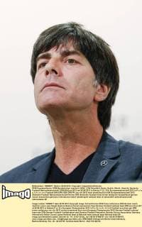 DFB Pressekonferenz: DFB Bundestrainer Joachim LOEW, LÖW Einzelbild, Geste, Gestik, Mimik , Gesicht, Deutsche Fussball Nationalmannschaft, DFB EM Euro 2012 am 26.06.2012 in Danzig, P O L E N, Europameisterschaft 2012 in P o l e n, U k r a i n e