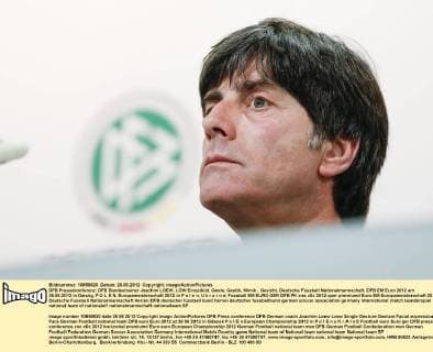 DFB Pressekonferenz: DFB Bundestrainer Joachim LOEW, LÖW Einzelbild, Geste, Gestik, Mimik , Gesicht, Deutsche Fussball Nationalmannschaft, DFB EM Euro 2012 am 26.06.2012 in Danzig, P O L E N, Europameisterschaft 2012 in P o l e n, U k r a i n e