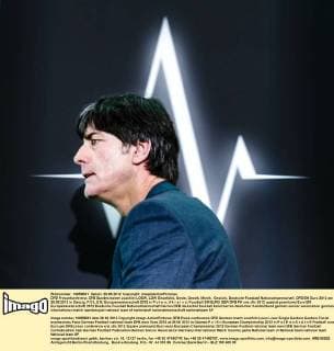 DFB Pressekonferenz: DFB Bundestrainer Joachim LOEW, LÖW Einzelbild, Geste, Gestik, Mimik , Gesicht, Deutsche Fussball Nationalmannschaft, DFB EM Euro 2012 am 26.06.2012 in Danzig, P O L E N, Europameisterschaft 2012 in P o l e n, U k r a i n e