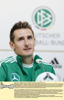 DFB Pressekonferenz: Miroslav KLOSE Einzelbild, Geste, Gestik, Mimik , Gesicht, Deutsche Fussball Nationalmannschaft, DFB EM Euro 2012 am 26.06.2012 in Danzig, P O L E N, Europameisterschaft 2012 in P o l e n, U k r a i n e
