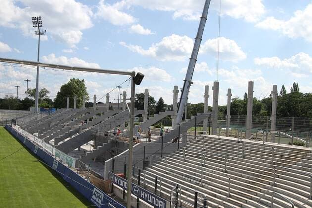 Fußball, Stadiongeschichte FSV Frankfurt fortschritte beim FSV Tribünenbau - Training FSV Frankfurt, 26.06.2012, 2. Fussball Bundesliga 2012 2013