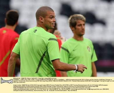 FUSSBALL - EURO 2012, POR vs ESP, Training DONETSK,UKRAINE,26.JUN.12 - FUSSBALL - UEFA Europameisterschaft 2012 in Polen und der Ukraine, Halbfinale, Portugal vs Spanien, Vorberichte, Abschlusstraining POR. Bild zeigt Pepe (POR). 