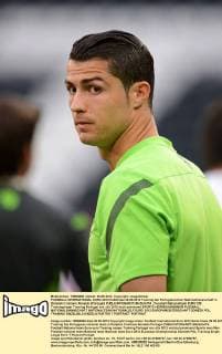 FUSSBALL INTERNATIONAL EURO 2012 Halbfinale 26.06.2012 Training der Portugiesischen Nationalmannschaft in Donetsk Cristiano Ronaldo (Portugal) 