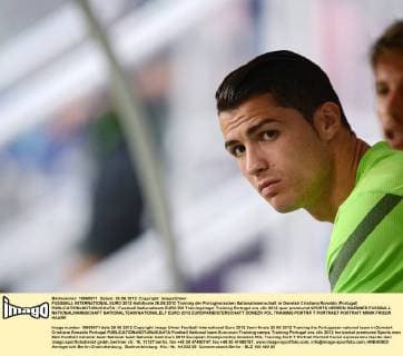 FUSSBALL INTERNATIONAL EURO 2012 Halbfinale 26.06.2012 Training der Portugiesischen Nationalmannschaft in Donetsk Cristiano Ronaldo (Portugal) 