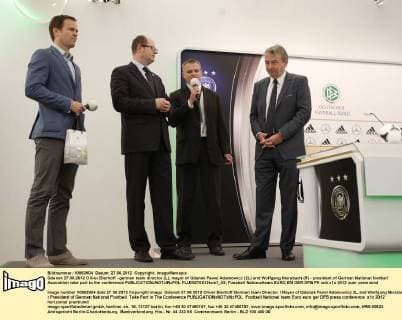 Gdansk 27.06.2012 Oliver Bierhoff - german team director (L), mayor of Gdansk Pawel Adamowicz (2L) and Wolfgang Niersbach (R) - president of German National football Asociation take part in the conference  FLUMI270612kon1_02