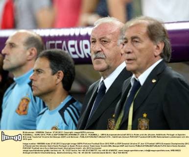 FUSSBALL - EURO 2012, POR vs ESP DONETSK,UKRAINE,27.JUN.12 - FUSSBALL - UEFA Europameisterschaft 2012 in Polen und der Ukraine, Halbfinale, Portugal vs Spanien. Bild zeigt Teamchef Vicente Del Bosque (ESP) und Betreuer. 