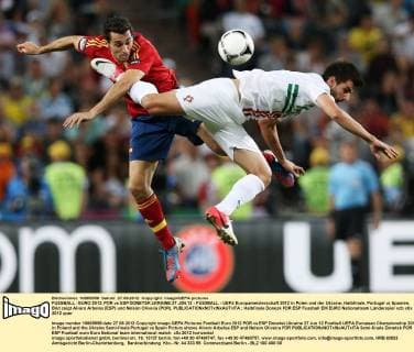 FUSSBALL - EURO 2012, POR vs ESP DONETSK,UKRAINE,27.JUN.12 - FUSSBALL - UEFA Europameisterschaft 2012 in Polen und der Ukraine, Halbfinale, Portugal vs Spanien. Bild zeigt Alvaro Arbeloa (ESP) und Nelson Oliveira (POR). 