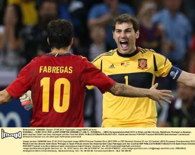 FUSSBALL - EURO 2012, POR vs ESP DONETSK,UKRAINE,27.JUN.12 - FUSSBALL - UEFA Europameisterschaft 2012 in Polen und der Ukraine, Halbfinale, Portugal vs Spanien. Bild zeigt den Jubel von Cesc Fabregas und Iker Casillas (ESP). 