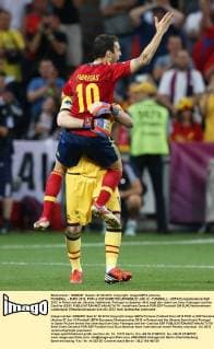 FUSSBALL - EURO 2012, POR vs ESP DONETSK,UKRAINE,27.JUN.12 - FUSSBALL - UEFA Europameisterschaft 2012 in Polen und der Ukraine, Halbfinale, Portugal vs Spanien. Bild zeigt den Jubel von Cesc Fabregas und Iker Casillas (ESP). 