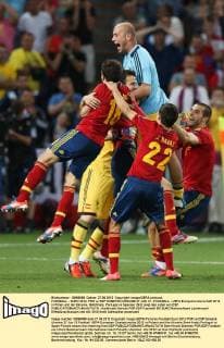FUSSBALL - EURO 2012, POR vs ESP DONETSK,UKRAINE,27.JUN.12 - FUSSBALL - UEFA Europameisterschaft 2012 in Polen und der Ukraine, Halbfinale, Portugal vs Spanien. Bild zeigt den Jubel von ESP. 