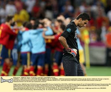 FUSSBALL - EURO 2012, POR vs ESP DONETSK,UKRAINE,27.JUN.12 - FUSSBALL - UEFA Europameisterschaft 2012 in Polen und der Ukraine, Halbfinale, Portugal vs Spanien. Bild zeigt die Enttäuschung von Rui Patricio (POR). 