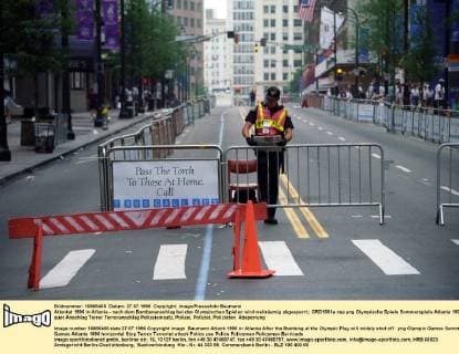 Attentat 1996 in Atlanta - nach dem Bombenanschlag bei den Olympischen Spielen wird weiträumig abgesperrt.