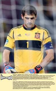(120628) -- DONETSK, June 28, 2012 (Xinhua) -- Iker Casillas, goalkeeper of Spain reacts during the semifinal match between Spain and Portugal at the Euro 2012 football championships in Donetsk, Ukraine, June 27, 2012. Spain entered the final match by defeating Portugal 4-2 after the penalty shootout. (Xinhua Meng Yongmin) (jyc) UKRAINE-DONETSK-EURO 2012 FOOTBALL CHAMPIONSHIPS-SEMIFINAL-SPAIN VS PORTUGAL 