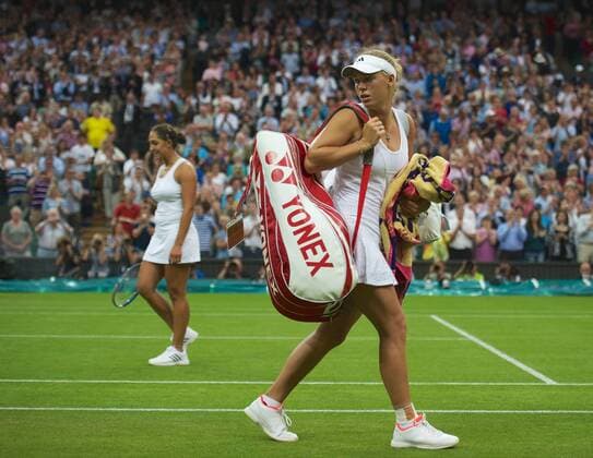 Tennis: Wimbledon Championship 2012, Caroline Wozniacki (DEN) looks dejected as she loses the Ladies Singles 1st Round match to Tamira Paszek (AUT) on day three of the Wimbledon Lawn Tennis Championships at the All England Lawn Tennis and Croquet Club. (Hinweis: Verwendung nur in Deutschland, Österreich oder Schweiz - only Germany, Austria and Switzerland) xHOCHxZWEIx xPropagandax 