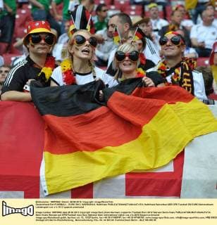 Deutschland Fan FUSSBALL - EURO 2012, WARSCHAU, Halbfinale 