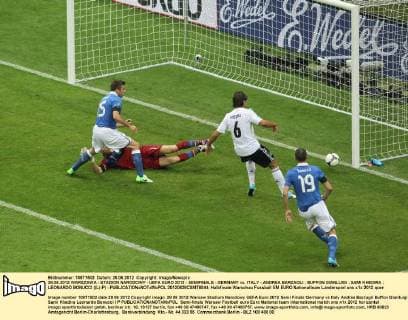 28.06.2012 WARSZAWA - STADION NARODOWY - UEFA EURO 2012 - SEMIFINALS - GERMANY vs. ITALY - ANDREA BARZAGLI ; BUFFON GIANLUIGI ; SAMI KHEDIRA ; LEONARDO BONUCCI ((L)-P) -  20120628CSMT8044