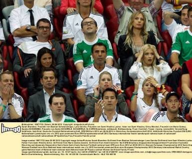 Sarah Brandner, Freundin von Bastian Schweinsteiger, Lena Gercke, Freundin von Sami Khedira Lazhar, Vater von Sami Khedira, Silvia Meichel, Freundin von Mario Gomez, Sandra SCHOENING, Freundin von Andre SCHÜRRLE, SCHUERRLE, Nr.9 DFB Emotionen, enttäuscht, Enttäuschung, Frust, frustriert, Trauer ,traurig, verzweifelt, Verzweiflung Halbfinale, Semifinal, Deutsche Fussball Nationalmannschaft, DFB EM Euro 2012 am 28.06.2012 in Warschau, Europameisterschaft 2012