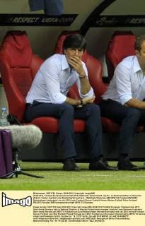 28.06.2012, Fussball Europameisterschaft 2012, Halbfinale, Deutschland - Italien , im Nationalstadion in Warschau (Polen). Trainer Joachim Löw (Deutschland) frustriert.