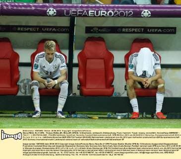 Marco REUS, Nr.21 DFB , Thomas MUELLER, MÜLLER, DFB Nr.13 Emotionen, enttäuscht, Enttäuschung, Frust, frustriert, Trauer ,traurig, verzweifelt, Verzweiflung GERMANY - ITALY ( : ), DEUTSCHLAND - ITALIEN Halbfinale, Semifinal, Deutsche Fussball Nationalmannschaft, DFB EM Euro 2012 am 28.06.2012 in Warschau, Europameisterschaft 2012 in P o l e n, U k r a i n e