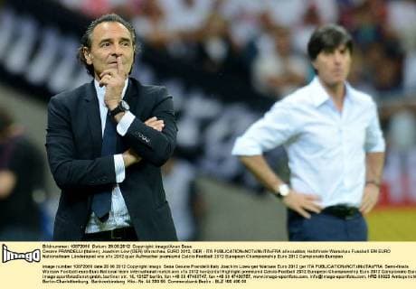 Cesare PRANDELLI (Italien), Joachim Löw (GER) Warschau, EURO 2012, GER - ITA allexsabba