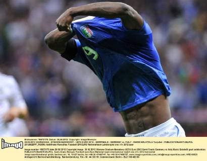 28.06.2012 WARSZAWA - STADION NARODOWY - UEFA EURO 2012 - SEMIFINALS - GERMANY vs. ITALY - MARIO BALOTELLI Torjubel -  20120628PF_RO056