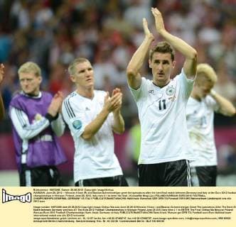 WARSAW, June 28, 2012 -- Miroslav Klose (R) and Bastian Schweinsteiger greet the spectators after the semifinal match between Germany and Italy at the Euro 2012 football championships in Warsaw, Poland, June 28, 2012. Italy won 2-1 to enter the final. (Xinhua Ma Ning) (jyc) POLAND-WARSAW-EURO 2012 FOOTBALL CHAMPIONSHIPS-SEMIFINAL-GERMANY VS ITALY 