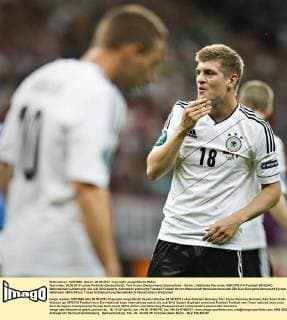 Warschau, 28.06.2012 Lukas Podolski (Deutschland), Toni Kroos (Deutschland) Deutschland - Italien