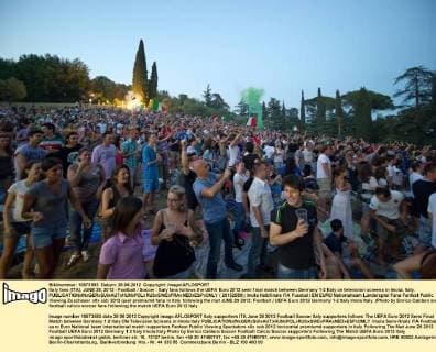 Italy fans (ITA), JUNE 28, 2012 - Football Soccer : Italy fans follows the UEFA Euro 2012 semi final match between Germany 1-2 Italy on television screens in Imola, Italy.  ( 20132859)