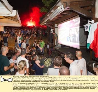 Italy fans (ITA), JUNE 28, 2012 - Football Soccer : Italy fans follows the UEFA Euro 2012 semi final match between Germany 1-2 Italy on television screens in Imola, Italy.  ( 20132862)