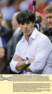 DFB Bundestrainer Joachim LOEW, LÖW Emotionen, enttäuscht, Enttäuschung, Frust, frustriert, Trauer ,traurig, verzweifelt, Verzweiflung GERMANY - ITALY (1 :2 ), DEUTSCHLAND - ITALIEN 1-2 Halbfinale, Semifinal, Deutsche Fussball Nationalmannschaft, DFB EM Euro 2012 am 28.06.2012 in Warschau, Europameisterschaft 2012 in P o l e n, U k r a i n e