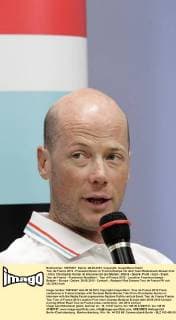 Tour de France 2012 - Pressekonferenz in Francorchamps mit dem Team Radioshack-Nissan-Trek - Chris Christopher Horner im Interview mit den Medien - Mimik - Gestik- Profil - hoch - Event: Tour de France - Frankreich Rundfahrt - Tour of France 2012 - Location: Franchorchamps - Belgien - Europa - Datum: 28.06.2012 - Contact