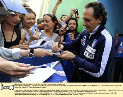 Krakau (Polen) 29 06 2012 - Pressekonferenz Italien: Nationaltrainer Cesare Prandelli nach der Pressekonferenz 
