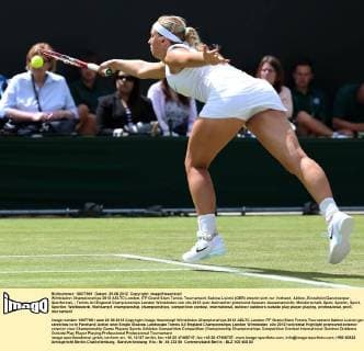 Wimbledon Championships 2012 AELTC,London, ITF Grand Slam Tennis Tournament, Sabine Lisicki (GER) streckt sich zur Vorhand, Aktion,,Einzelbild,Ganzkoerper, Querformat,
