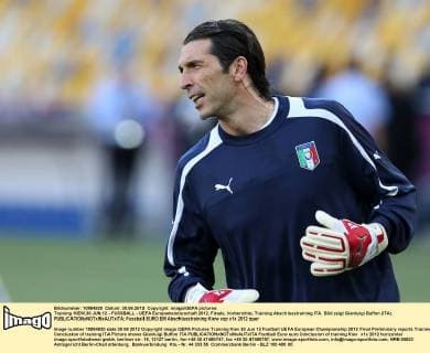 Training KIEW,30.JUN.12 - FUSSBALL - UEFA Europameisterschaft 2012, Finale, Vorberichte, Training Abschlusstraining ITA. Bild zeigt Gianluigi Buffon (ITA). 