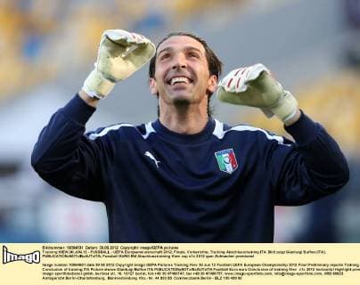 Training KIEW,30.JUN.12 - FUSSBALL - UEFA Europameisterschaft 2012, Finale, Vorberichte, Training Abschlusstraining ITA. Bild zeigt Gianluigi Buffon (ITA). 