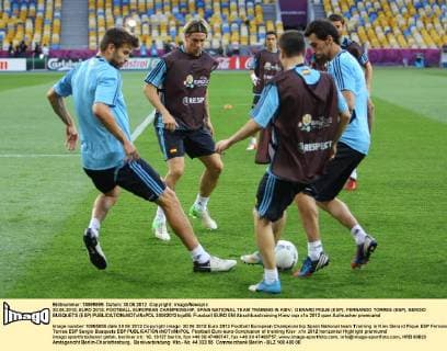 30.06.2012, EURO 2012, FOOTBALL EUROPEAN CHAMPIONSHIP, SPAIN NATIONAL TEAM TRAINING IN KIEV; GERARD PIQUE (ESP); FERNANDO TORRES (ESP), SERGIO BUSQUETS (ESP)  30062012toja95