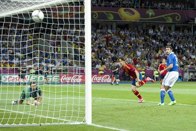 David SILVA (mi., ESP) köpft das Tor zum 1:0 für Spanien, Finale, Spiel 31, Spanien (ESP) - Italien (ITA), am 01.07.2012 in K I E W U k r a i n e Fussball UEFA EURO 2012 P o l e n U k r a i n e vom 08.06. - 01.07.2012.