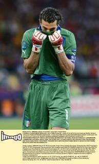 FUSSBALL EUROPAMEISTERSCHAFT 2012 FINALE Spanien - Italien 01.07.2012 Torwart Gianluigi Buffon (Italien) enttäuscht 