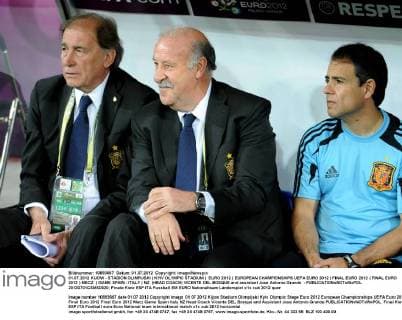 01.07.2012 KIJOW - STADION OLIMPIJSKI ( KYIV OLYMPIC STADIUM ) EURO 2012 ( EUROPEAN CHAMPIONSHIPS UEFA EURO 2012 ) FINAL EURO 2012 ( FINAL EURO 2012 ) MECZ ( GAME SPAIN - ITALY ) NZ (HEAD COACH) VICENTE DEL BOSQUE and assistant Jose Antonio Grande -  20120701CSMS0020