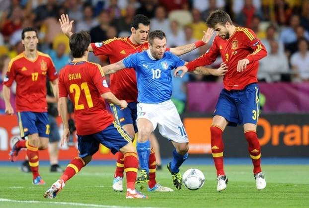 01.07.2012 KIEV FOOTBALL EUROPEAN CHAMPIONSHIPS UEFA EURO 2012 FINAL (FINAL GAME) (SPAIN VS. ITALY) N Z ANTONIO CASSANO vs. David Silva, Sergio Busquets and Gerard Pique  20120701LUK032