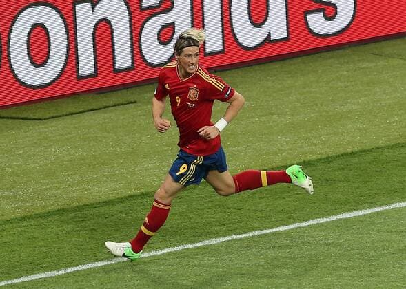 Fernando Torres of Spain celebrates after scoring during the final match between Italy and Spain at the Euro 2012 football championships in Kiev, Ukraine, July 1, 2012. Spain won 4-0 to claim the title. (Xinhua Meng Yongmin) (jyc) UKRAINE-KIEV-EURO 2012 FOOTBALL CHAMPIONSHIPS-FINAL 