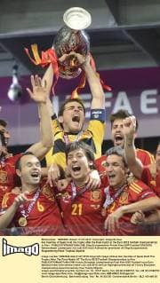 Iker Casillas of Spain hold the trophy after the final match at the Euro 2012 football championships in Kiev - 